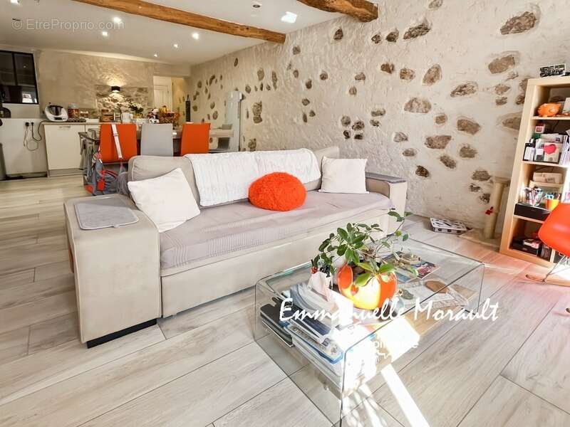 Appartement à BAGNOLS-EN-FORET