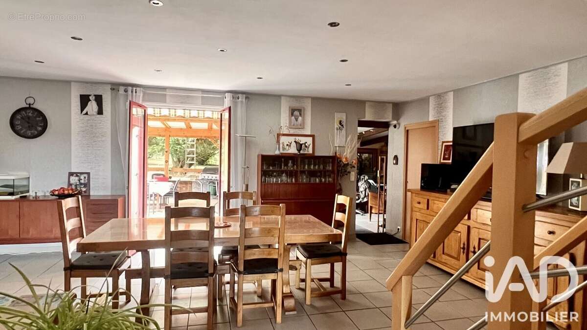Maison 185 m² à Marolles-En-Brie  - photo 2