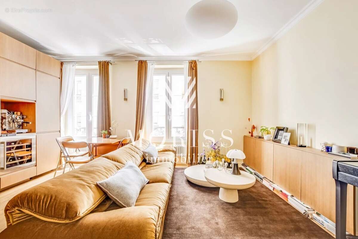 Appartement à PARIS-17E