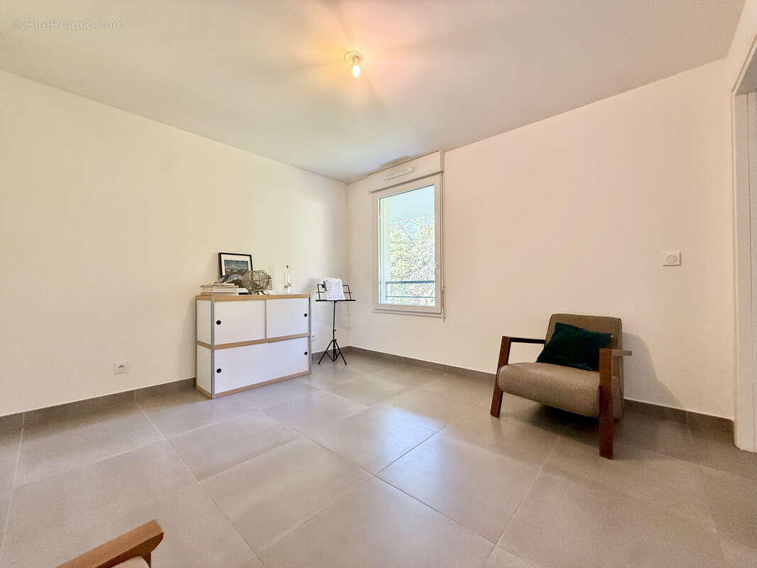 Appartement 3 pièces avec solarium, terrasse, parking et cave   Menton - photo 9