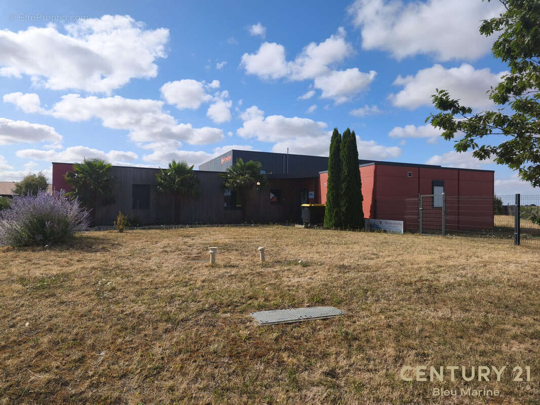Commerce 198 m² à Mareuil-Sur-Lay-Dissais  - photo 3