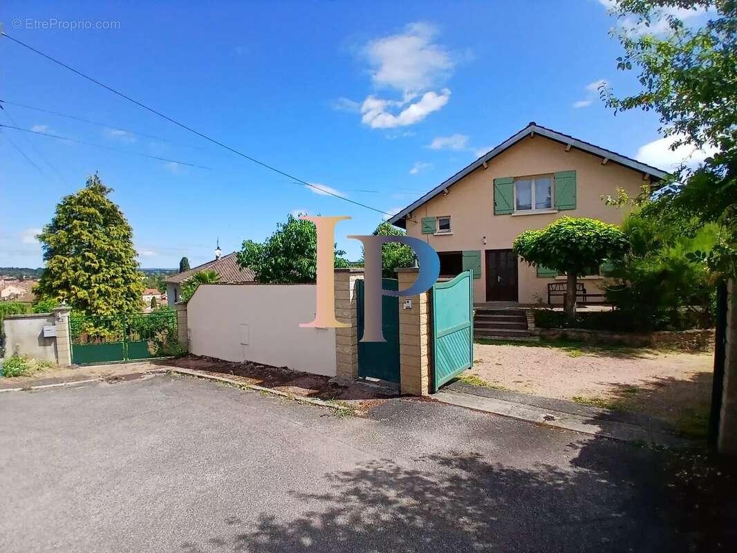 Maison 210 m² à Charlieu  - photo 28