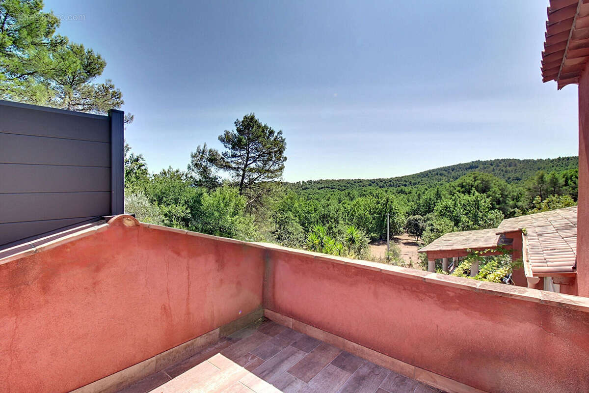À VENDRE EN EXCLUSIVITÉ - CALLAS Maison 4 chambres avec piscine et grand terrain de 3205 m² - photo 18