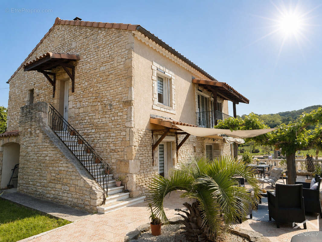 Maison à LA GARDE-ADHEMAR