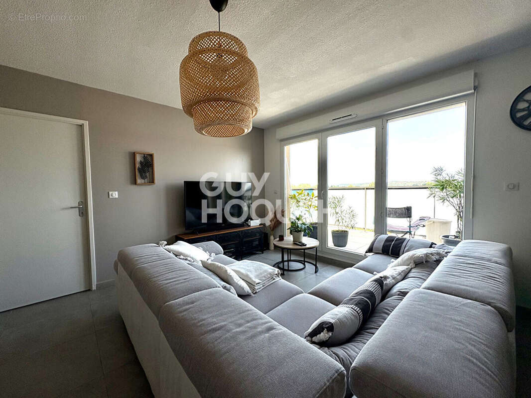Dernier étage : T5 récent de 97 m² avec terrasse, climatisation et 2 garages - photo 3