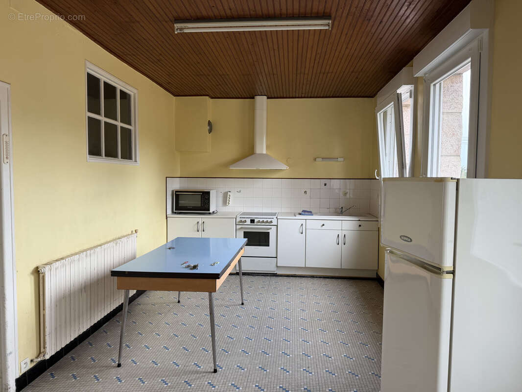 Erquy 22430, fort potentiel pour cet ensemble immobilier avec maison, ancienne forge et hangar. - photo 4