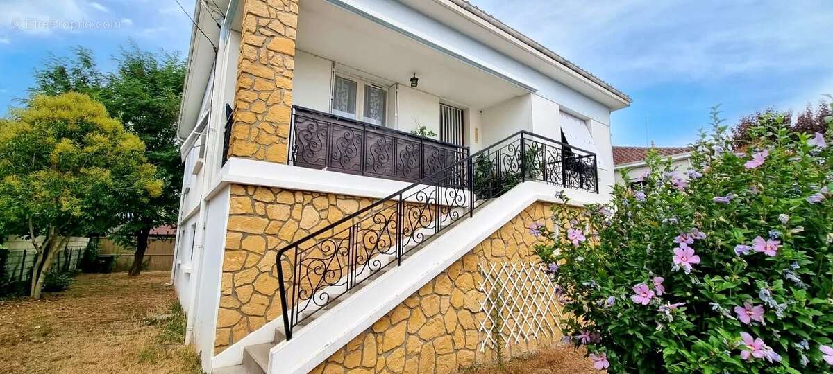 Exclusivite  : maison sur jardin louee 720 € / mois - photo 2