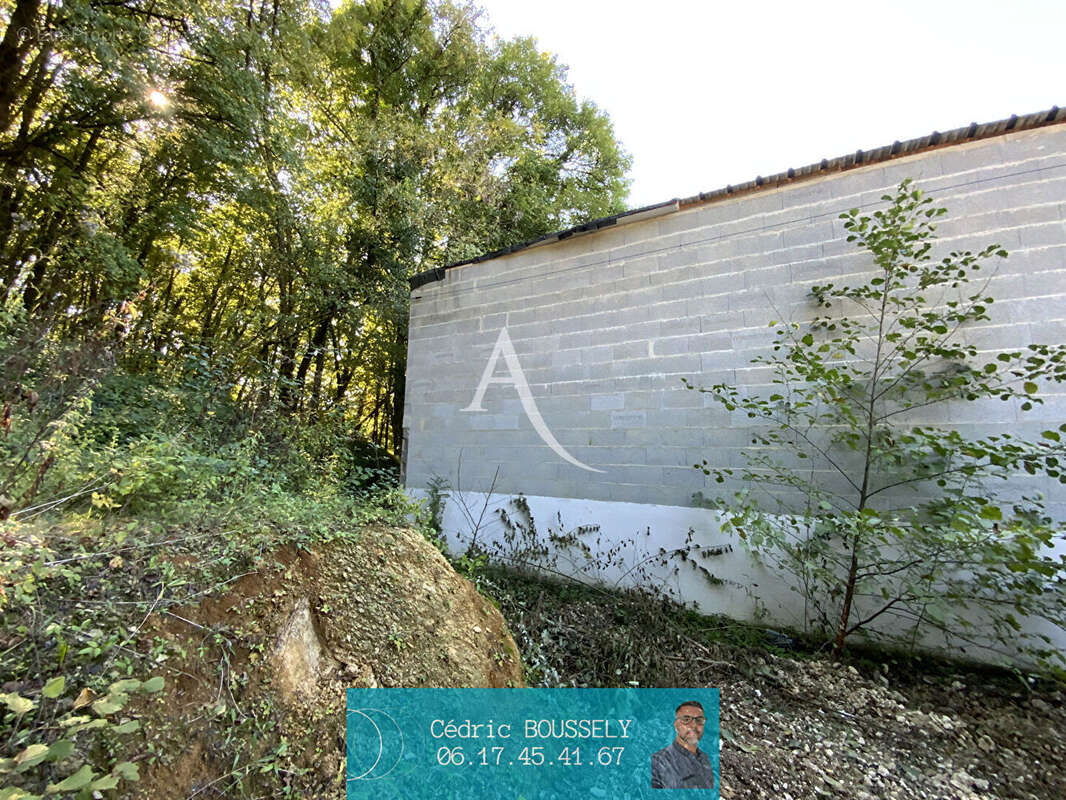 Terrain avec hangar  proche Saintes 275 m2 - photo 11