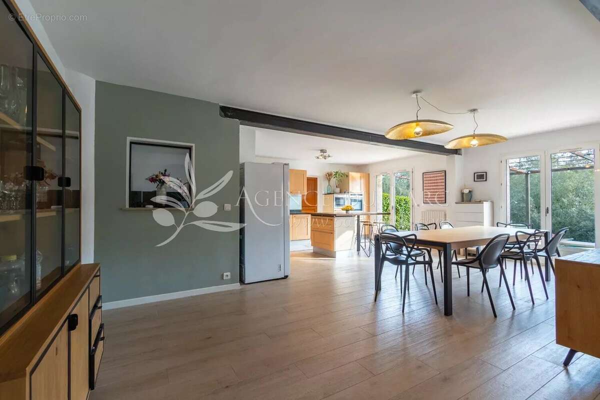 Maison à ROQUEFORT-LES-PINS