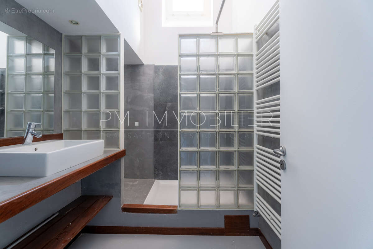 Appartement à MARSEILLE-1E