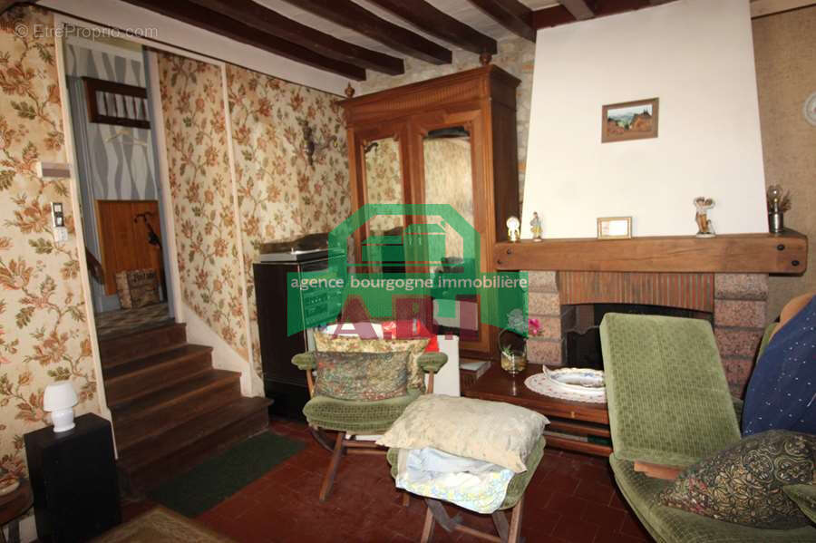 58, Varzy proche des commerces MAISON DE BOURG habitable à rafraîchir au goût du jour. - photo 7