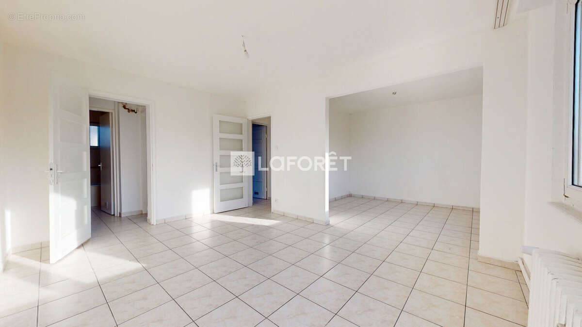 Appartement Schiltigheim 4 pièces 84,97 m2 - Balcon - Grenier - Cave - photo 2