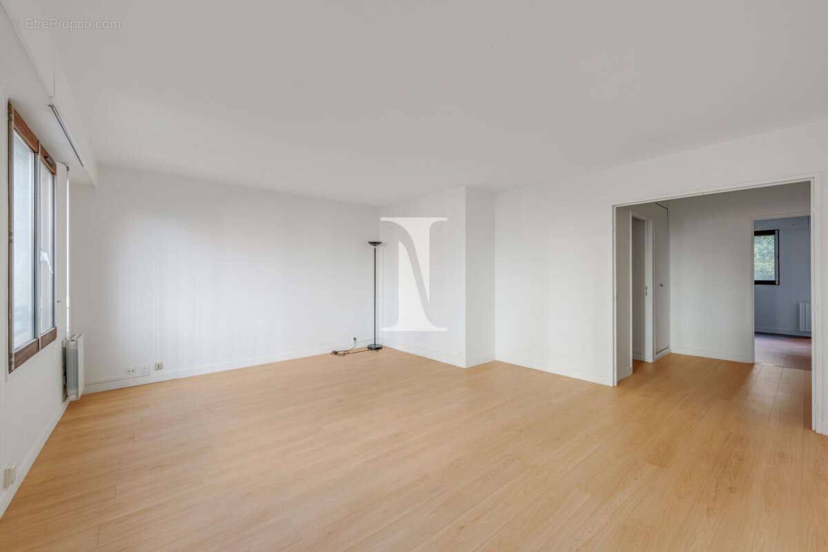 Appartement à PARIS-14E