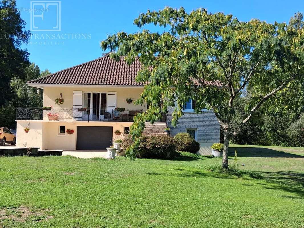 Maison à CHATEAU-L&#039;EVEQUE