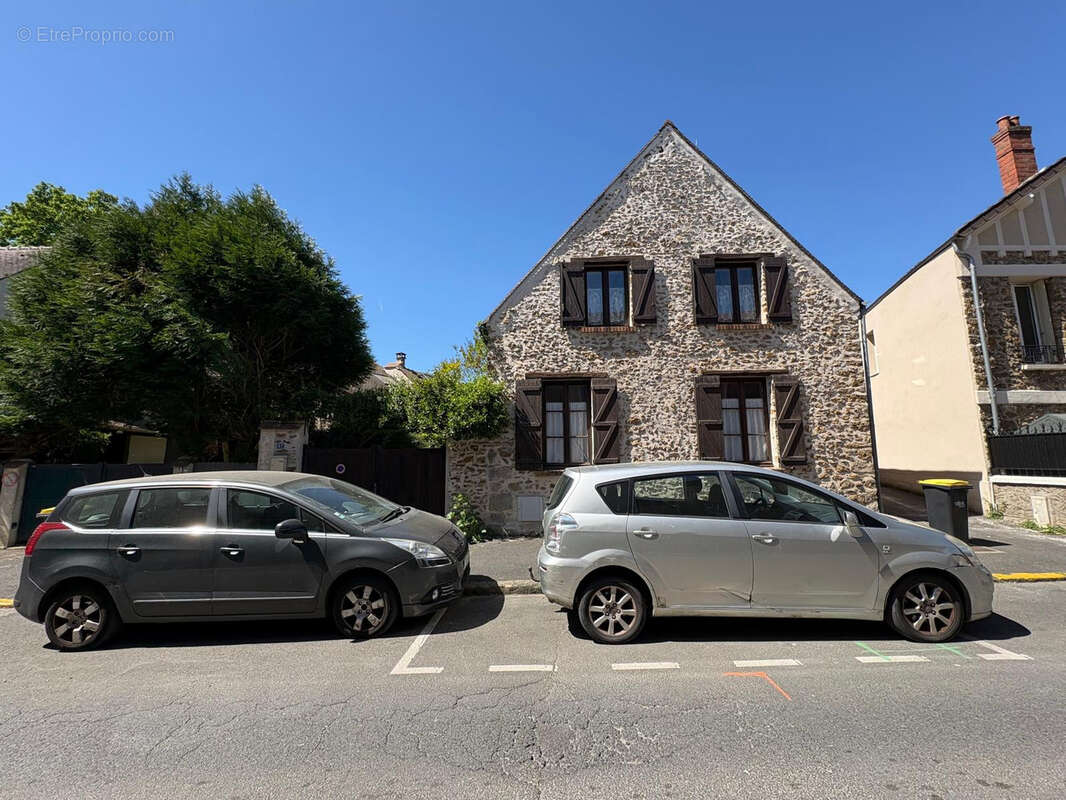 Maison à SAINT-GERMAIN-LES-ARPAJON