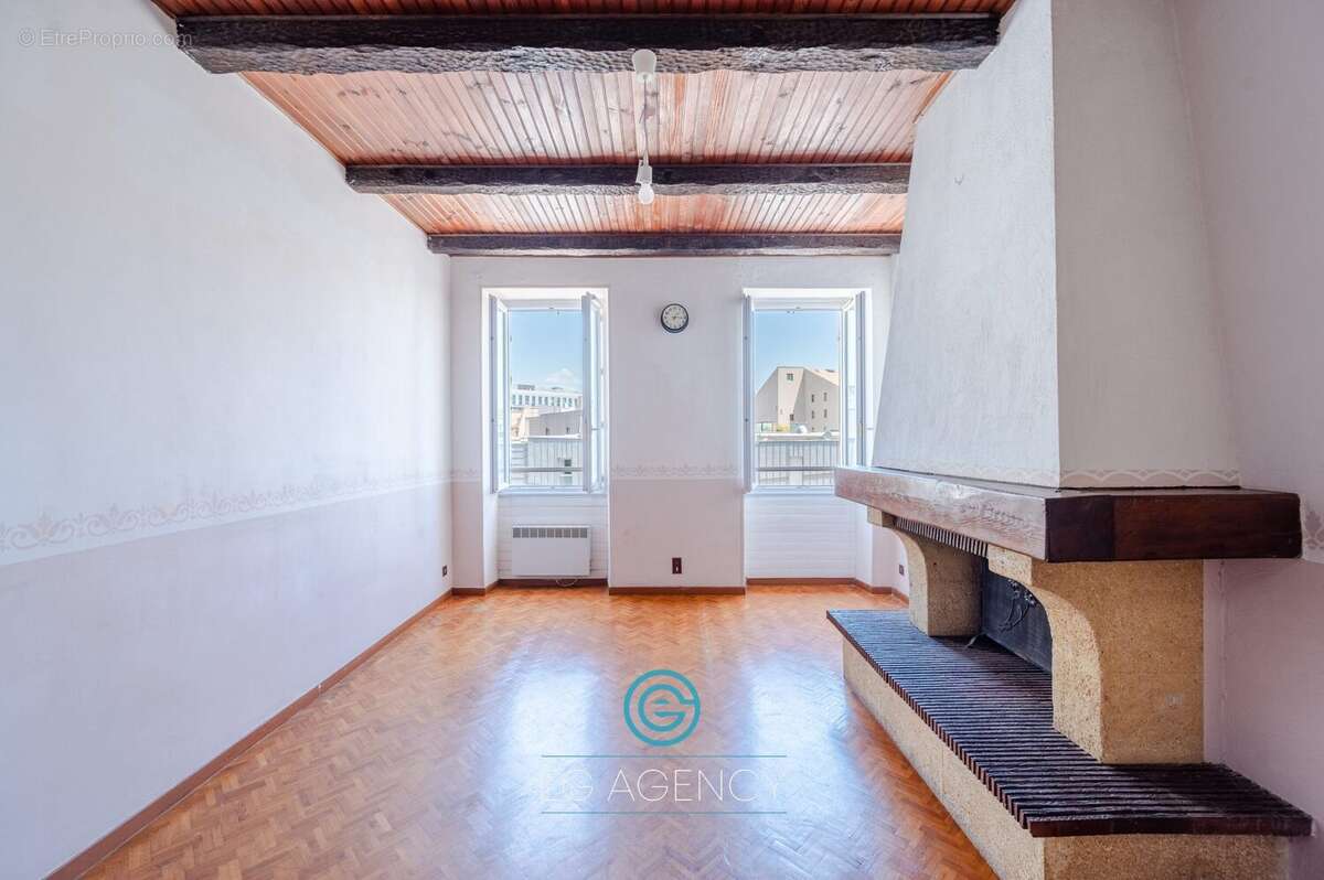 Appartement à MARSEILLE-2E