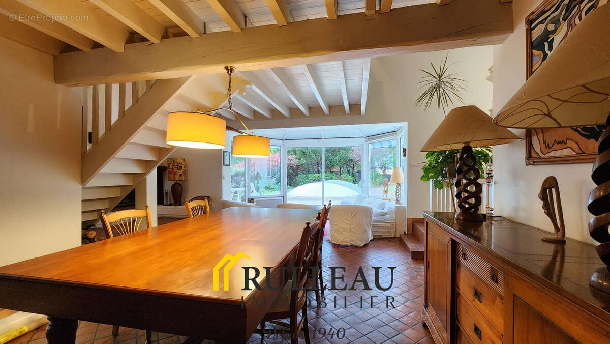 Maison à SAINT-ROMAIN-LA-VIRVEE