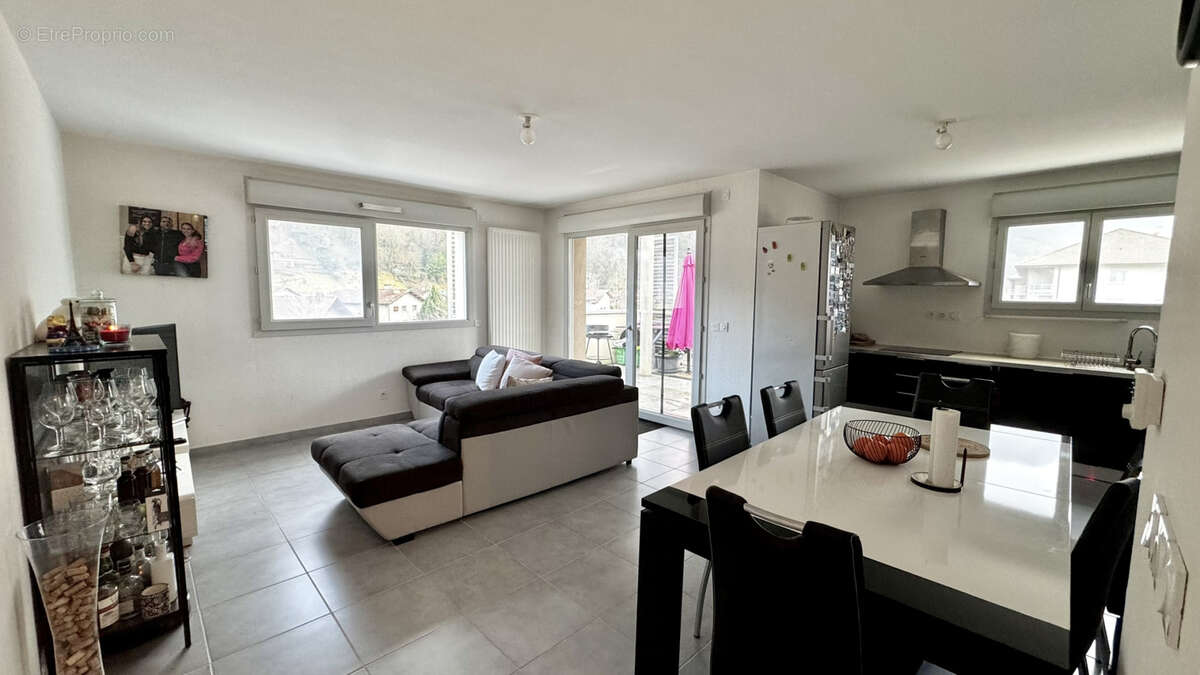 Appartement à ETREMBIERES