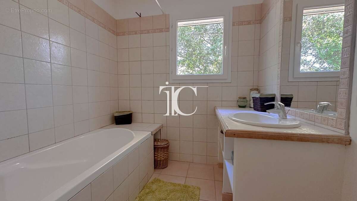 Maison à MEJANNES-LE-CLAP
