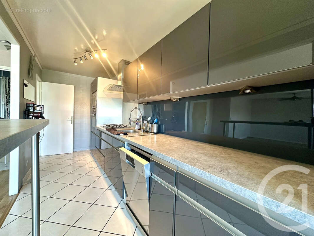 Appartement 76 m² à Villeurbanne  - photo 4