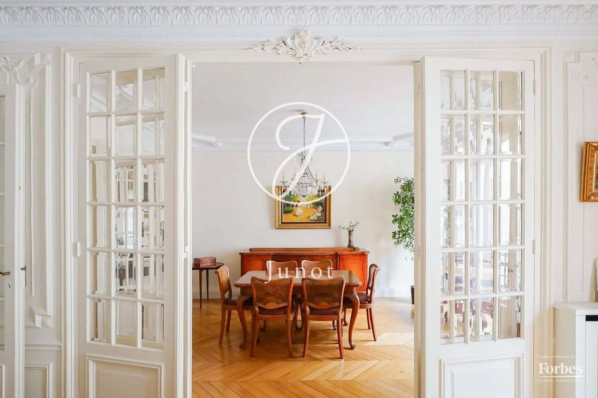 Appartement à PARIS-7E