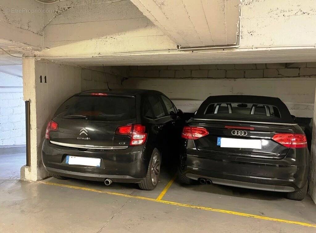 Parking à PARIS-18E