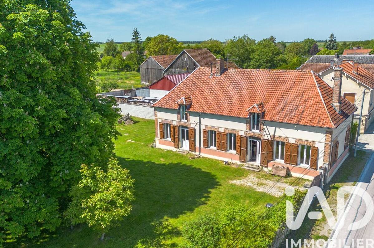 Photo 1 - Maison à SALON