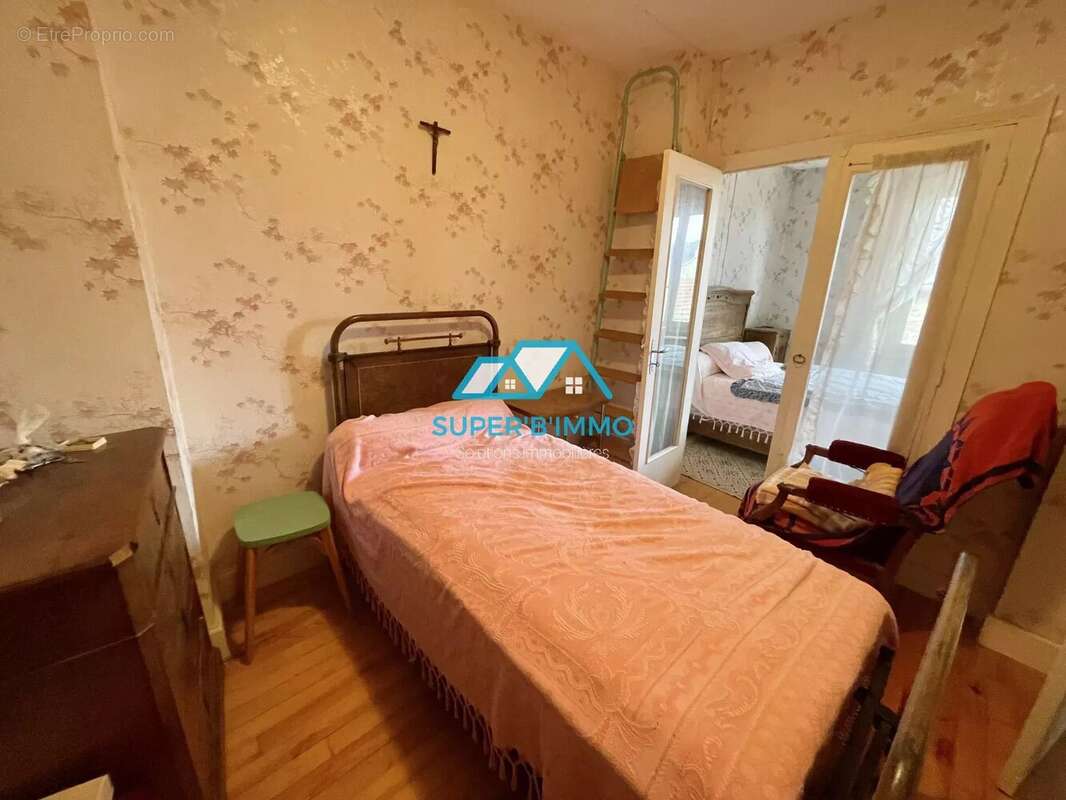 Maison à CHAMPAGNAC-LE-VIEUX