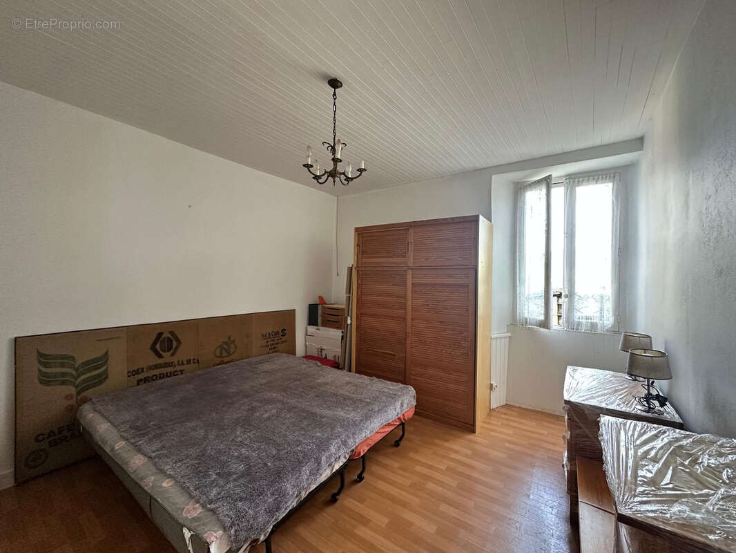 Maison à LIVINHAC-LE-HAUT