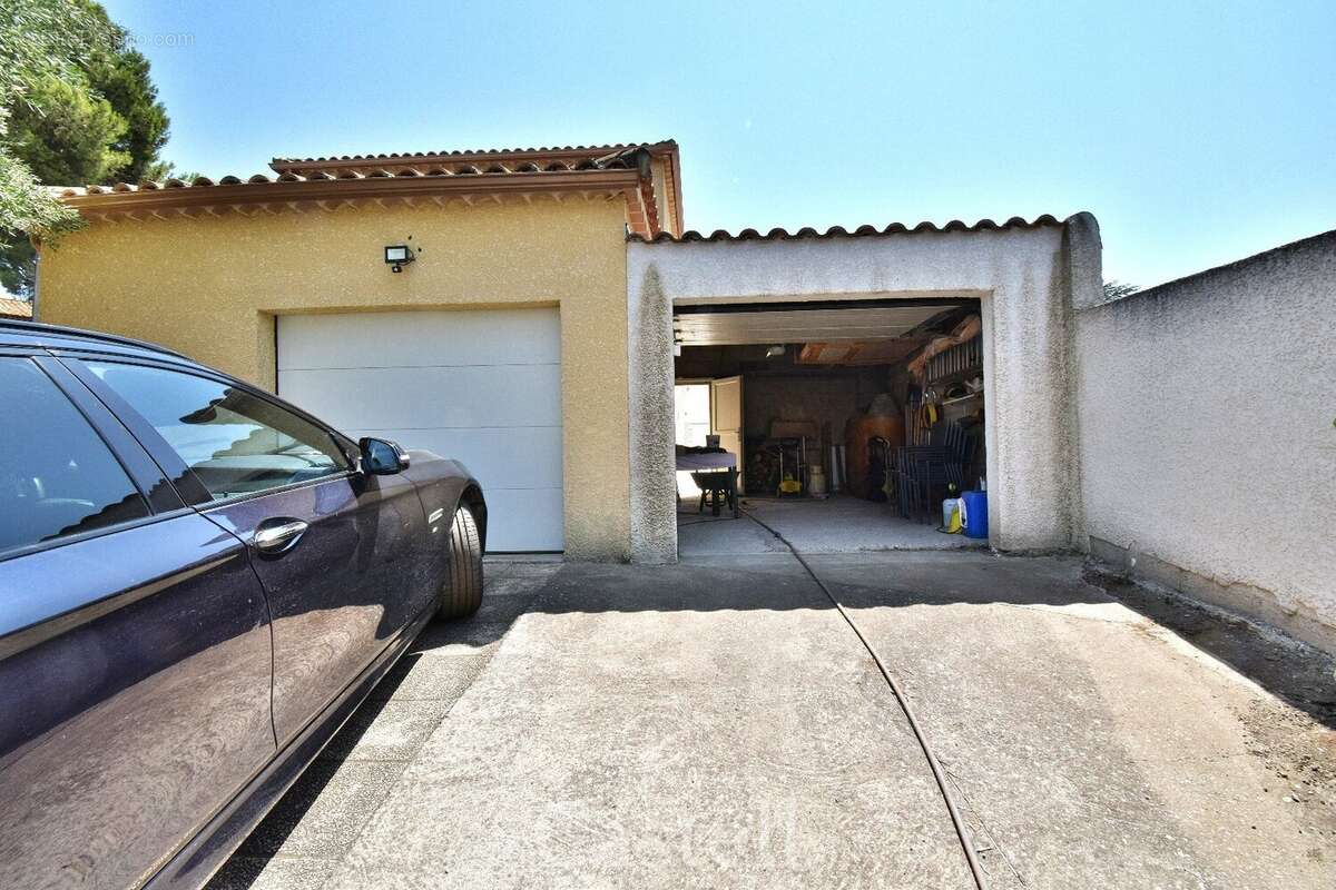 *** Villa type 5 + piscine + double garage *** - photo 18