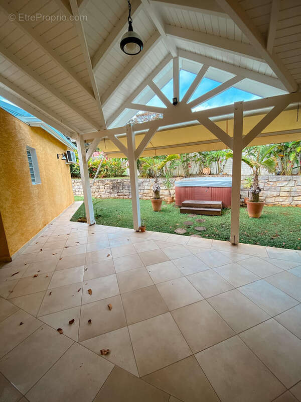 Maison à PETIT-BOURG