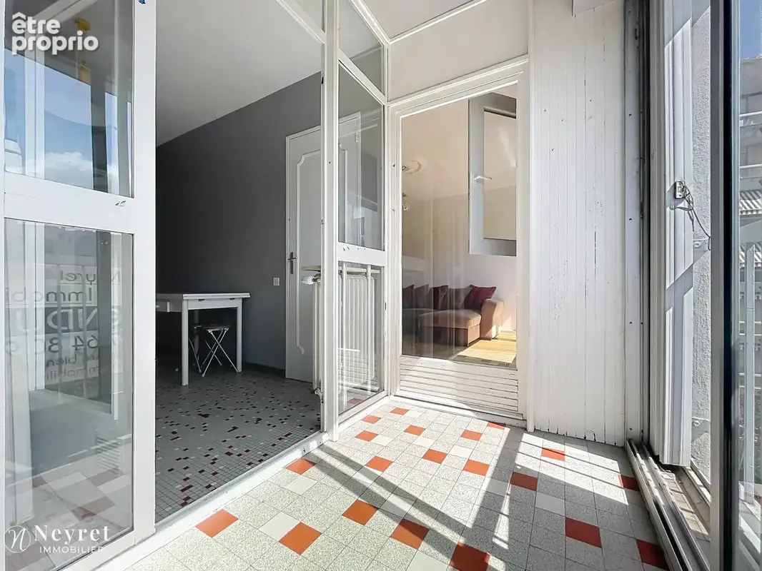 SAINT-ETIENNE Square Amouroux/Bellevue - T4 avec balcon!! A rafraichir! - photo 8
