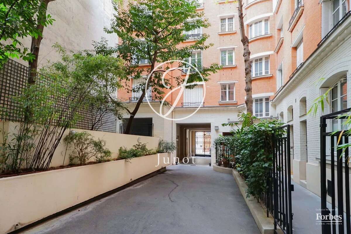 Appartement à PARIS-6E