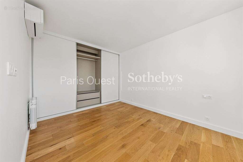 Appartement à PARIS-1E