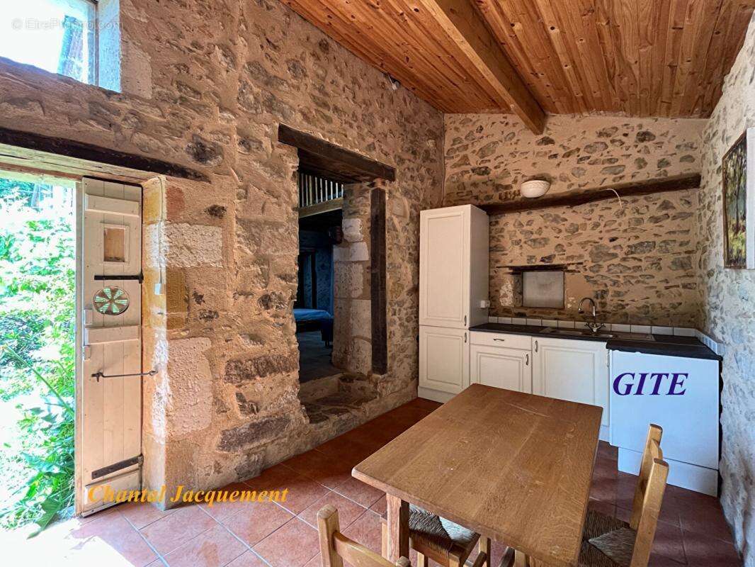 Maison à SAINT-MARTIN-DE-FRESSENGEAS