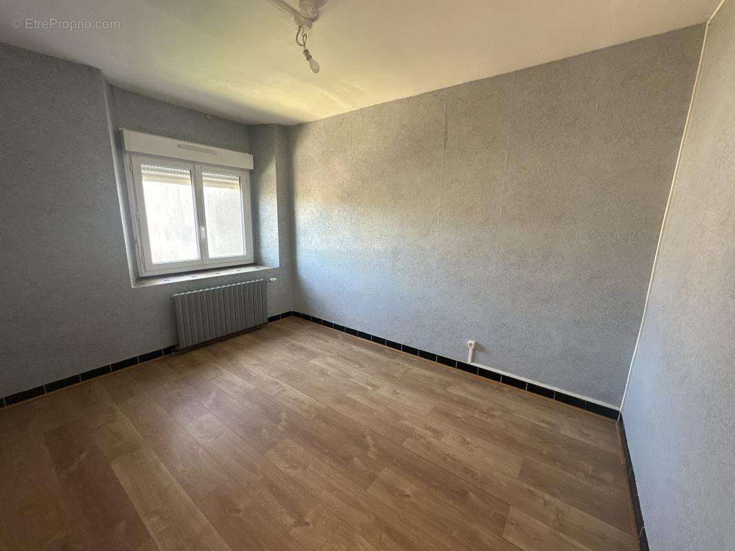 Appartement à LA CHAPELLE-SAINT-MESMIN