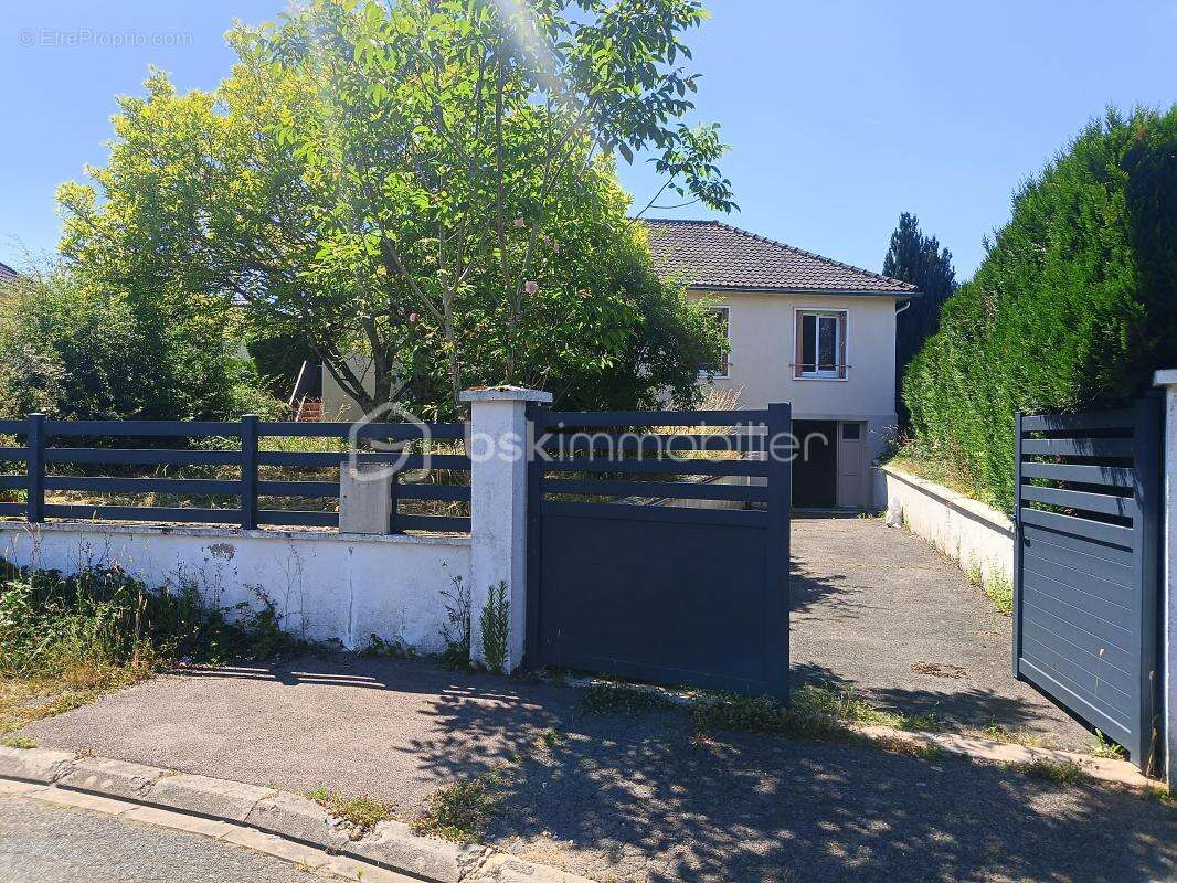 Maison à PARON