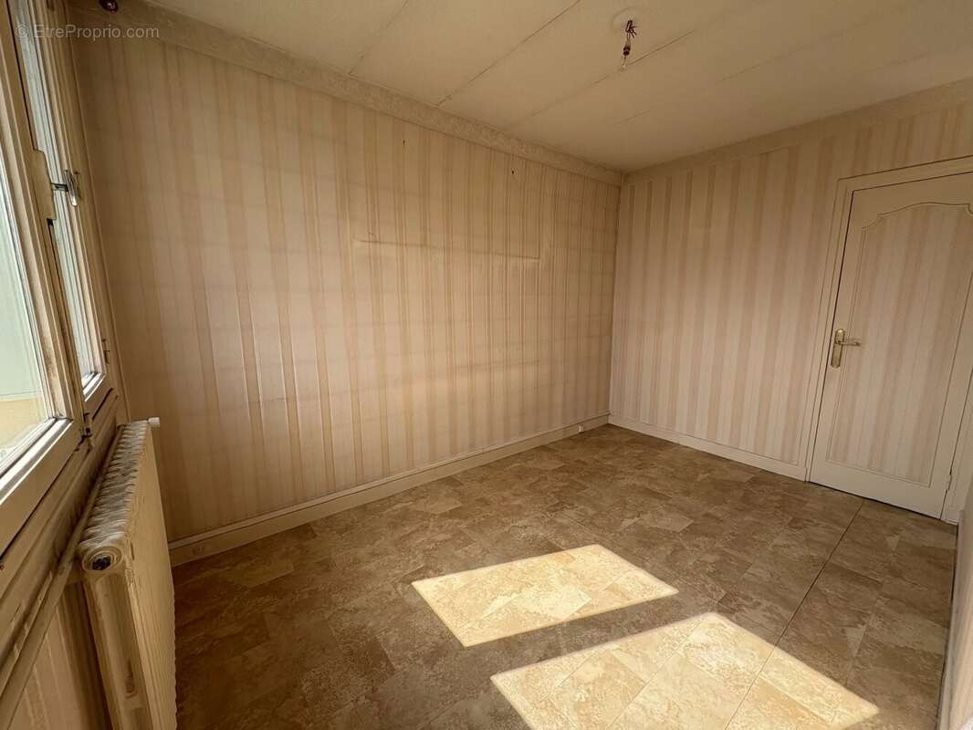 Appartement T3 Secteur Bergson avec garage - photo 3