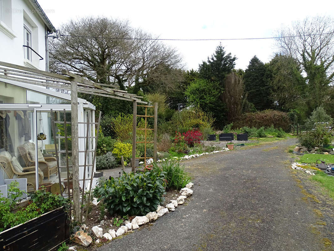 Maison à MAEL-CARHAIX