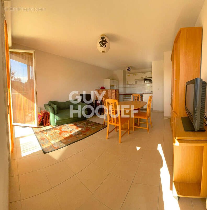 Appartement à BEAUZELLE