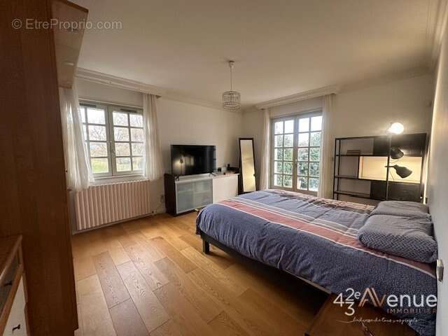 Maison à SAINT-PRIEST-EN-JAREZ