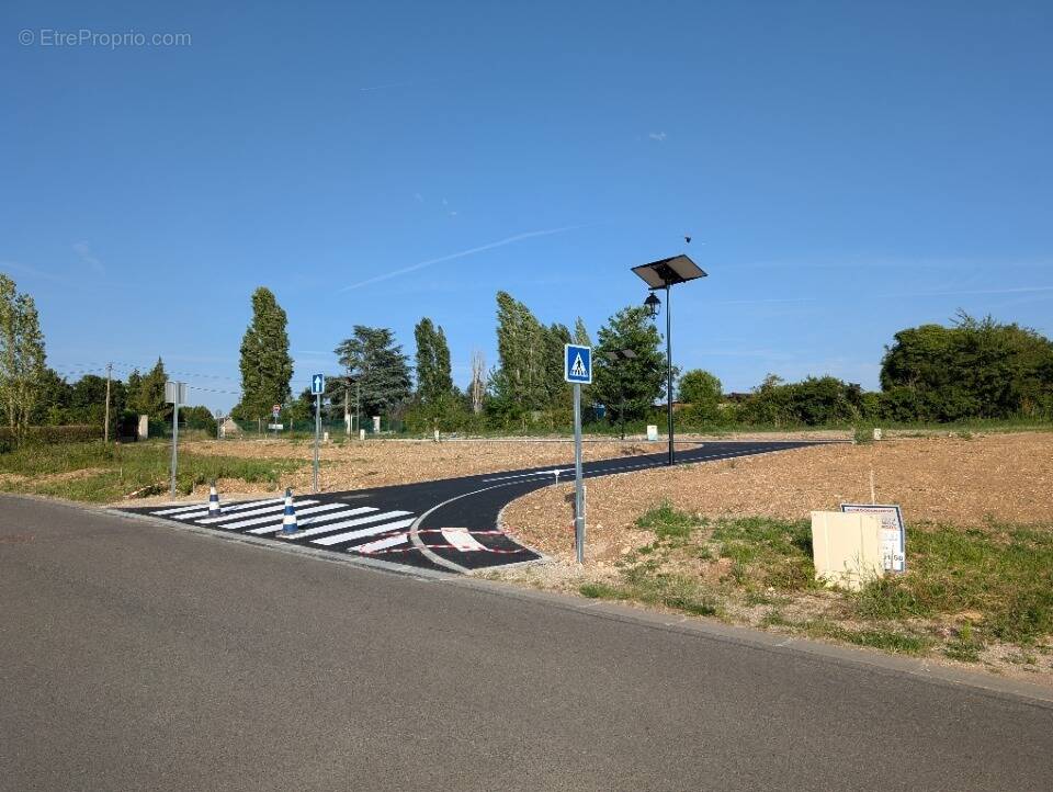 Terrain à MEZIERES-EN-DROUAIS