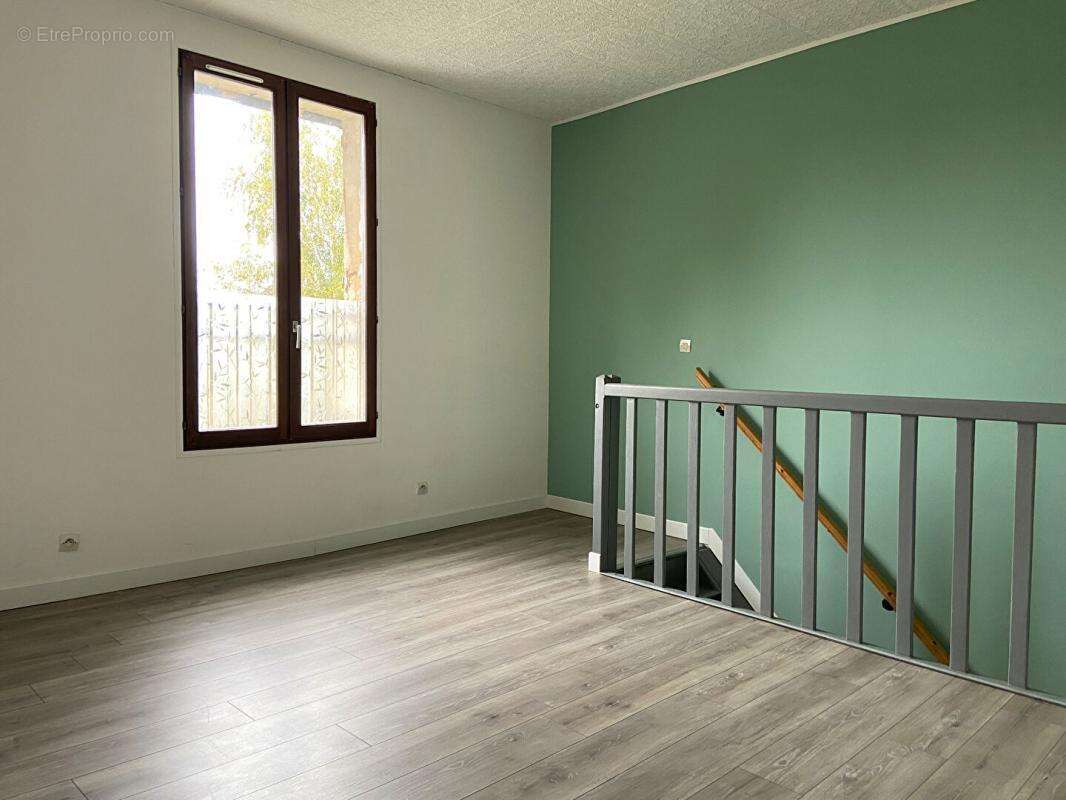 ** Authentique maison en pierre meulière - 110 m² hab. avec Terrain constructible - Double garage - photo 4
