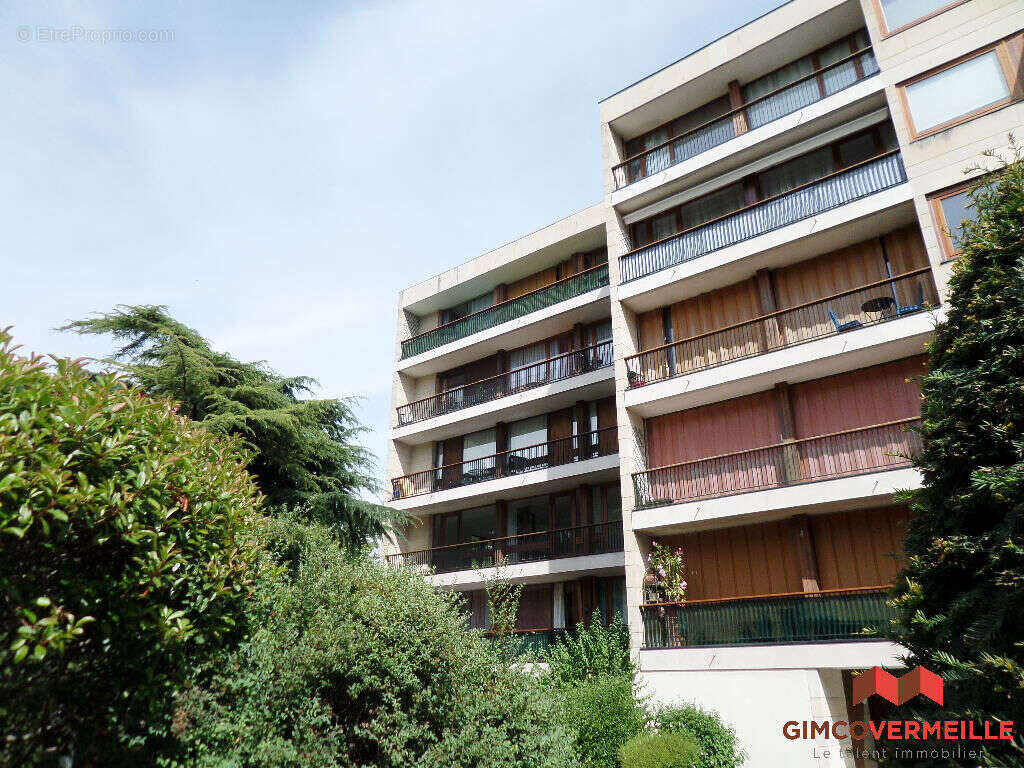 Appartement à LA CELLE-SAINT-CLOUD
