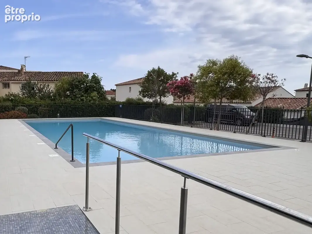 Saint-cyr-sur-mer - beau t2 recent - 38 m2 - terrasse - piscine - double parking - cave - 239 000€ - photo 8