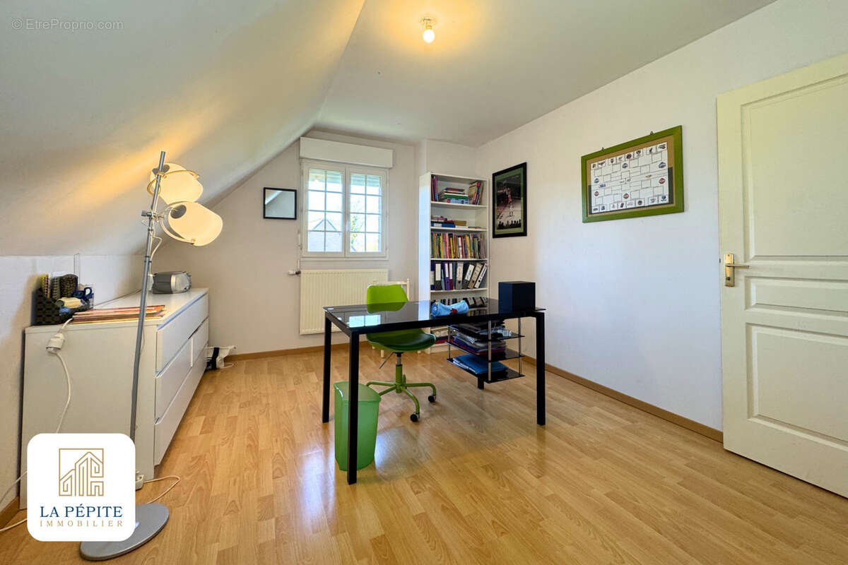 Maison à GOGNIES-CHAUSSEE