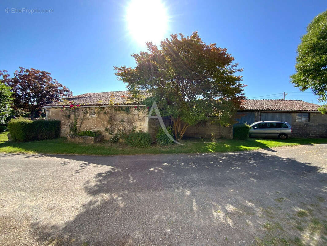 Ensemble immobilier de caractère à rénover - photo 2