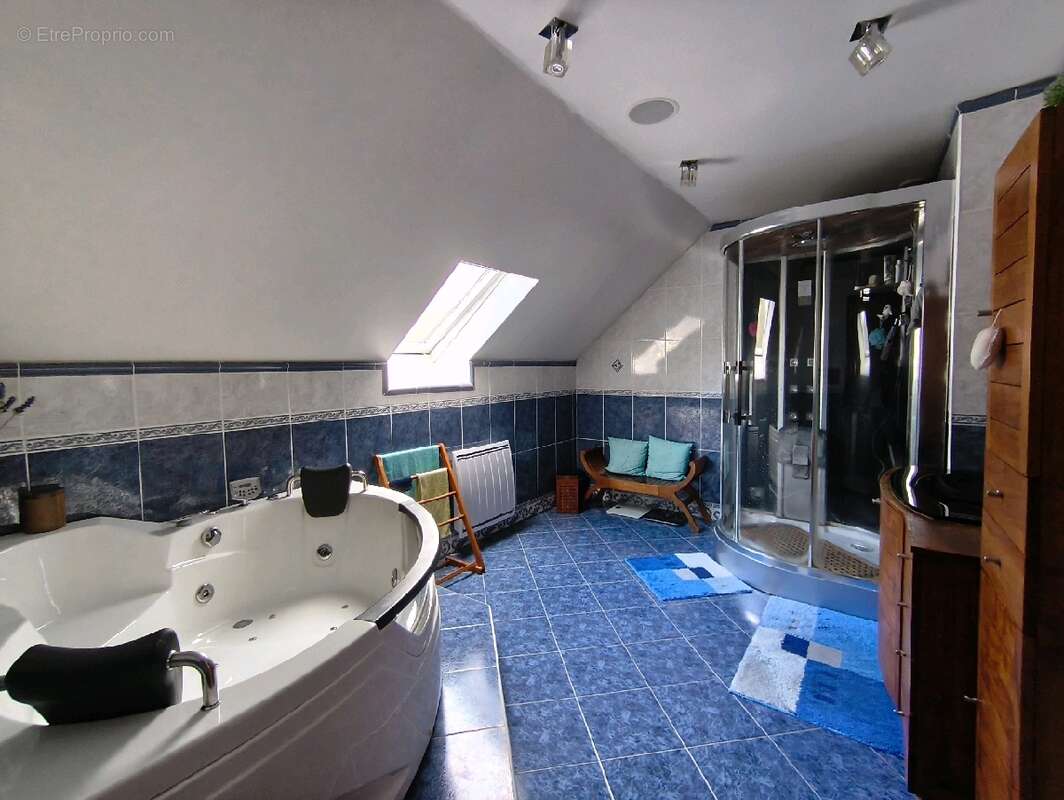 Maison à NESLES-LA-VALLEE