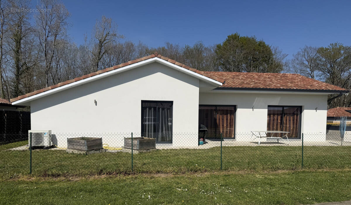 Maison à SAINT-MARTIN-DE-HINX