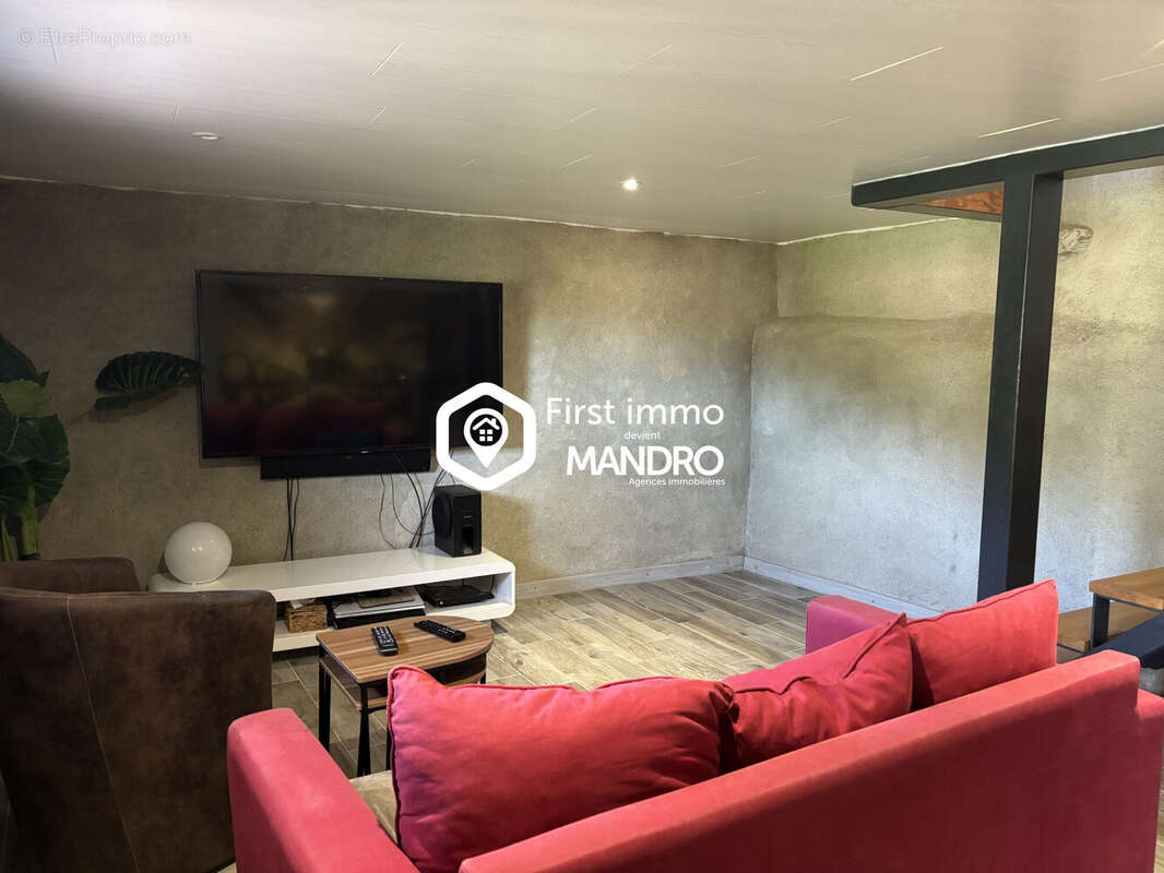 Maison 95 m² à Saint-Michel-De-Llotes  - photo 7